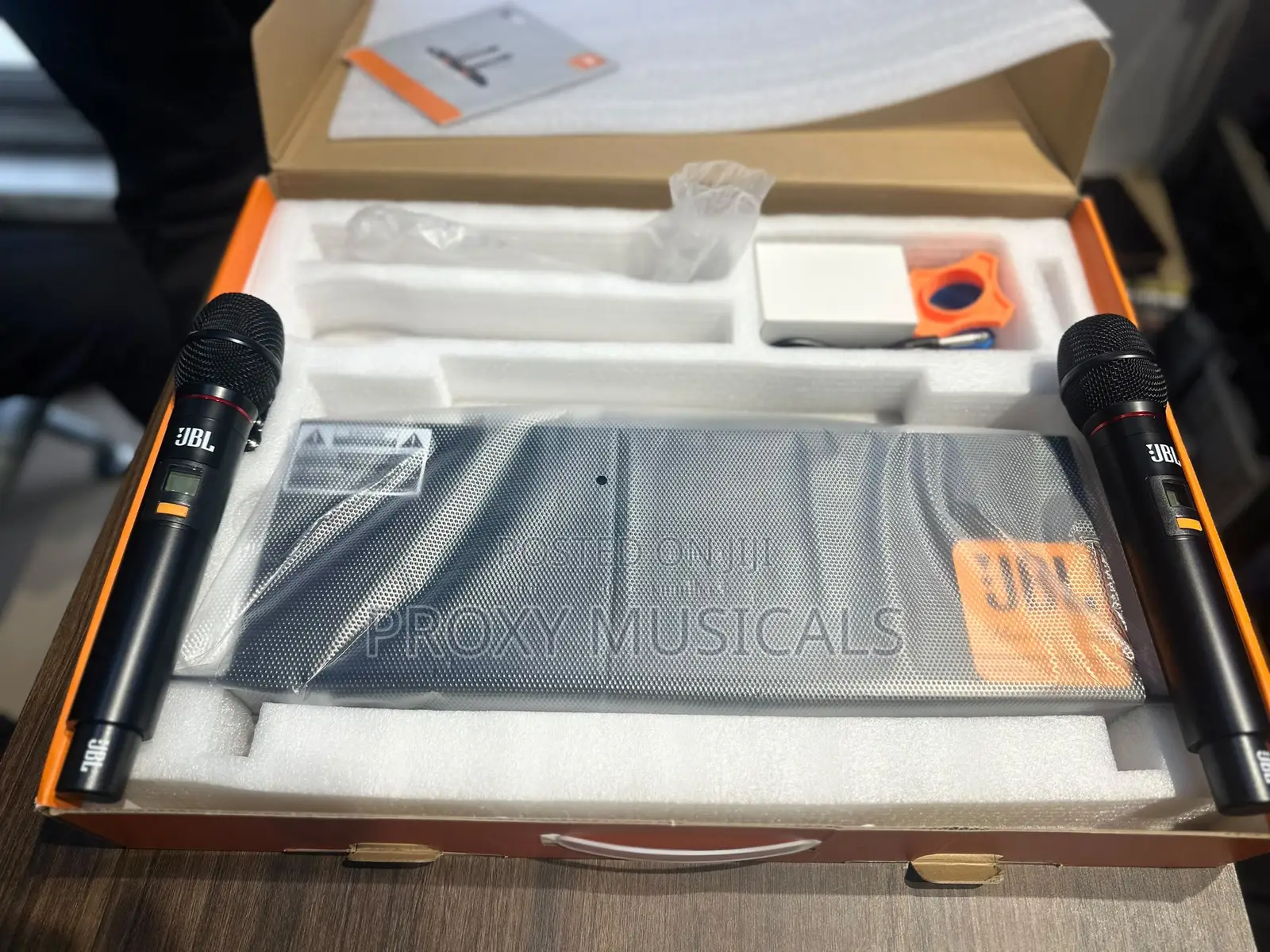 JBL Vm500 Professional Dual Wireless Microphone System