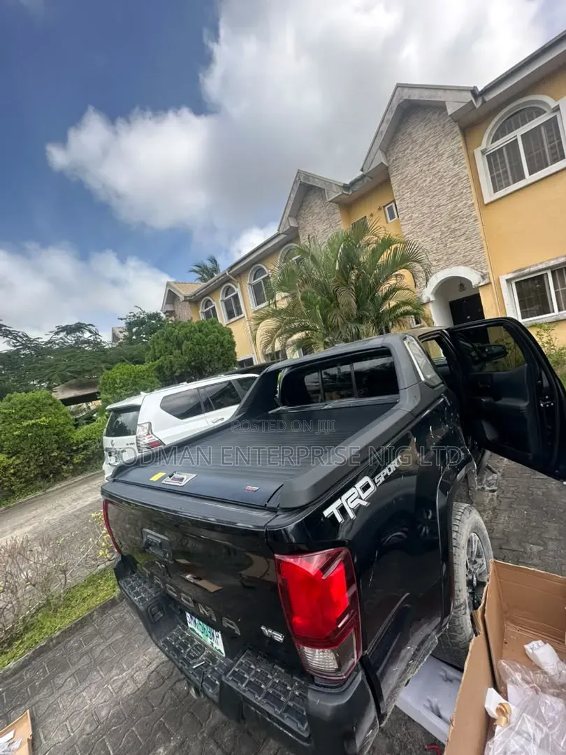 Manual Sliding Booth Cover With TRD Spoiler for Toyota Tacoma at #×