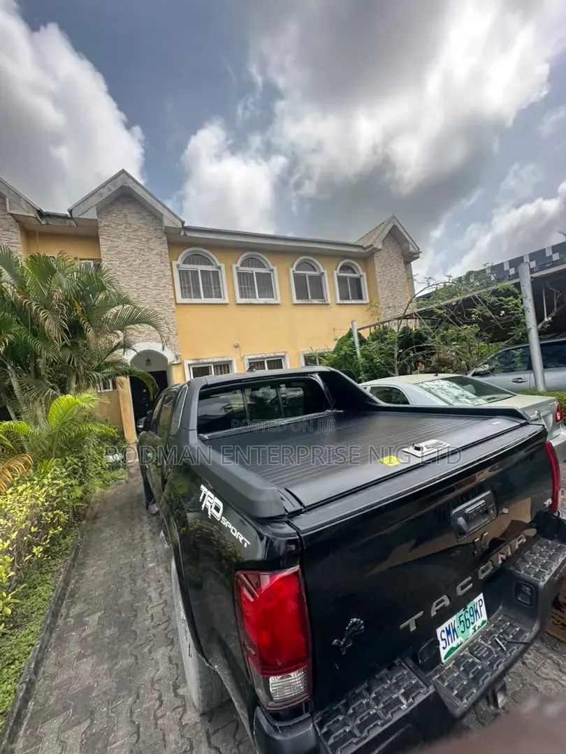 Manual Sliding Booth Cover With TRD Spoiler for Toyota Tacoma at #×