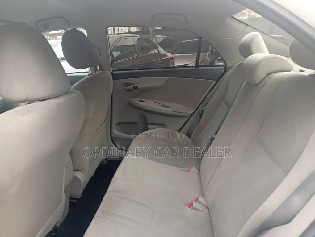 Toyota Corolla LE 4dr Sedan (1.8L 4cyl 4A) 2012 White