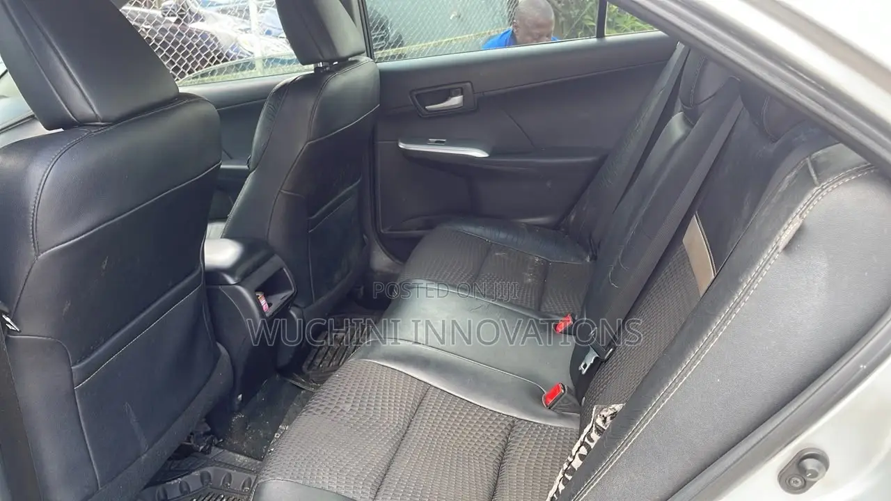 Toyota Camry SE 4dr Sedan (2.5L 4cyl 6A) 2013 Silver