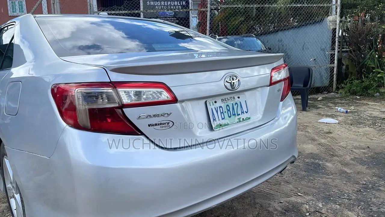 Toyota Camry SE 4dr Sedan (2.5L 4cyl 6A) 2013 Silver