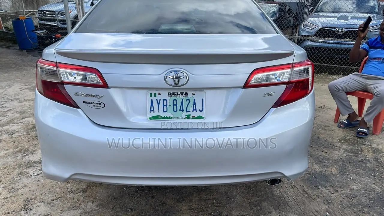 Toyota Camry SE 4dr Sedan (2.5L 4cyl 6A) 2013 Silver