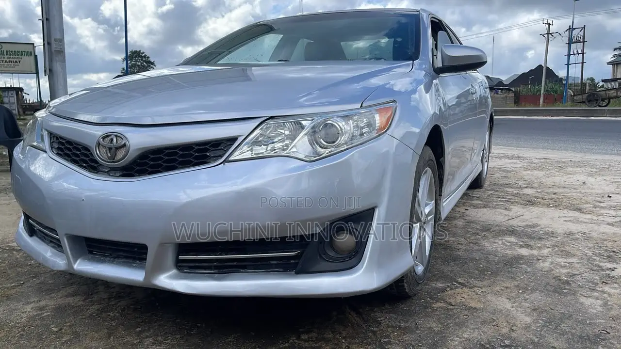 Toyota Camry SE 4dr Sedan (2.5L 4cyl 6A) 2013 Silver