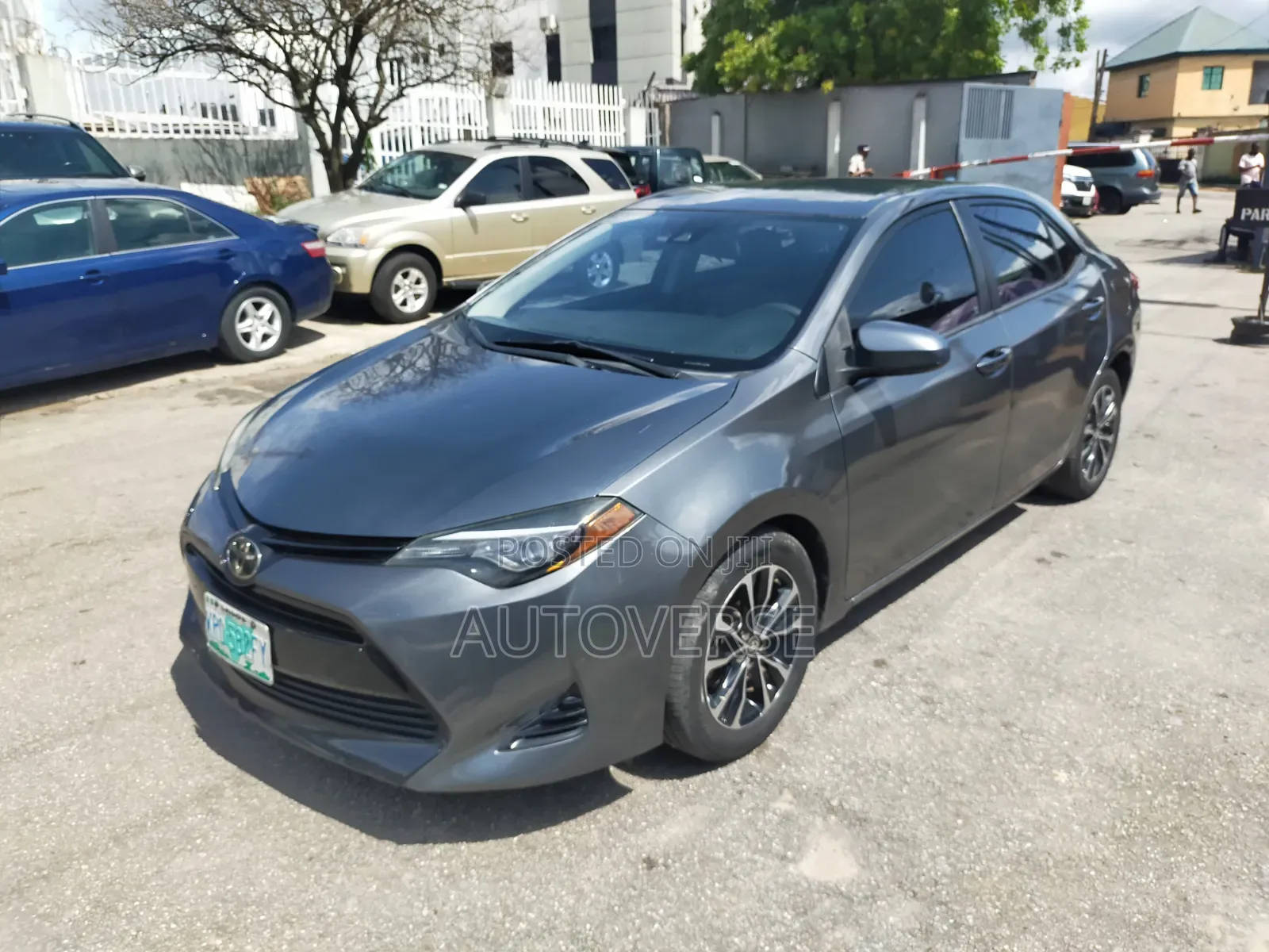 Toyota Corolla LE 4dr Sedan (1.8L 4cyl CVT) 2017 Gray