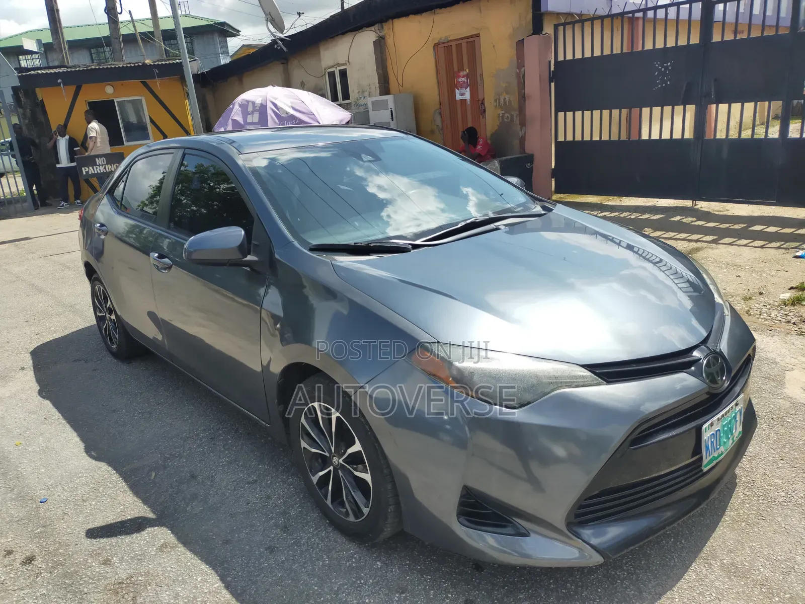 Toyota Corolla LE 4dr Sedan (1.8L 4cyl CVT) 2017 Gray
