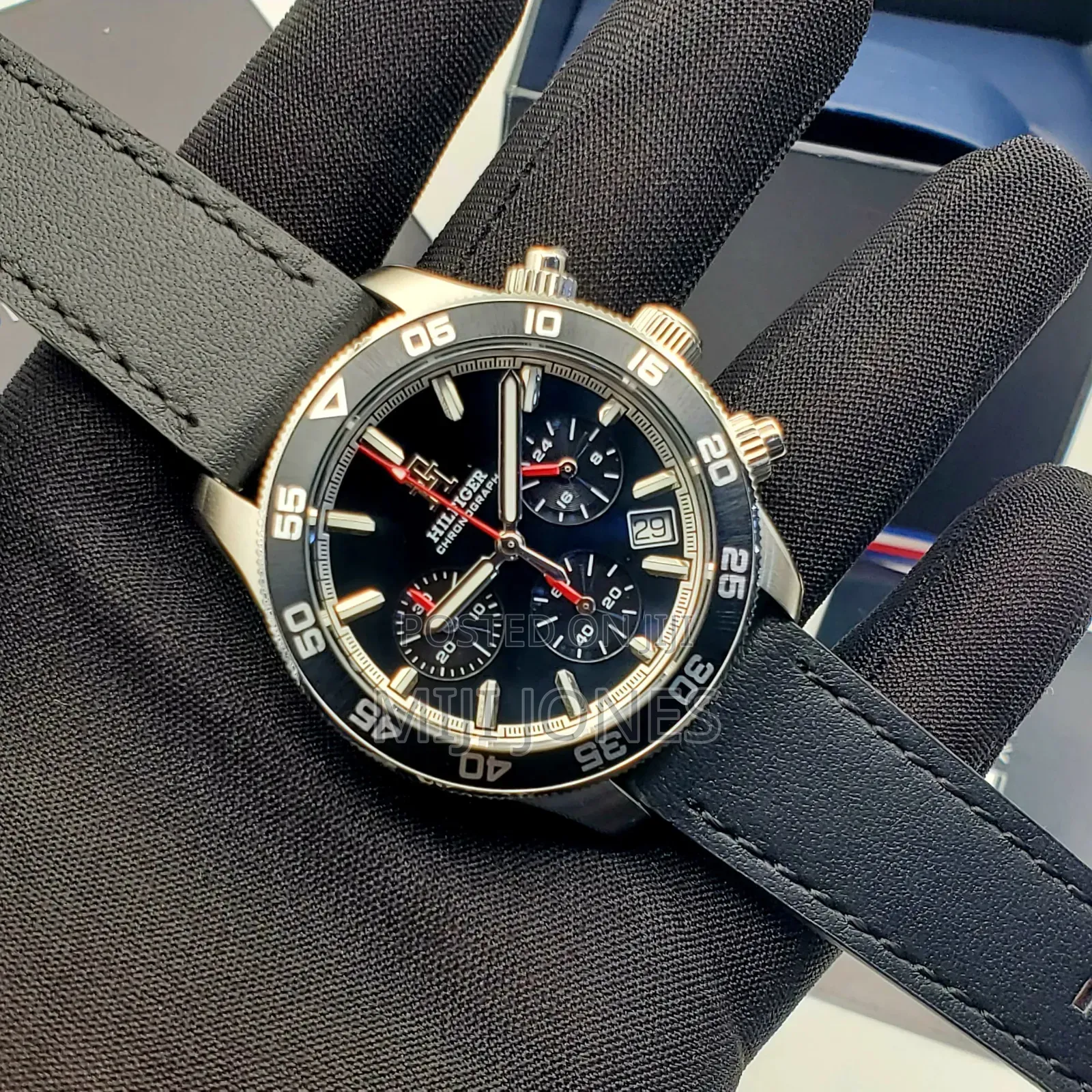 TOMMY HILFIGER Unisex Leather Battery Watch -Chronograph Function*