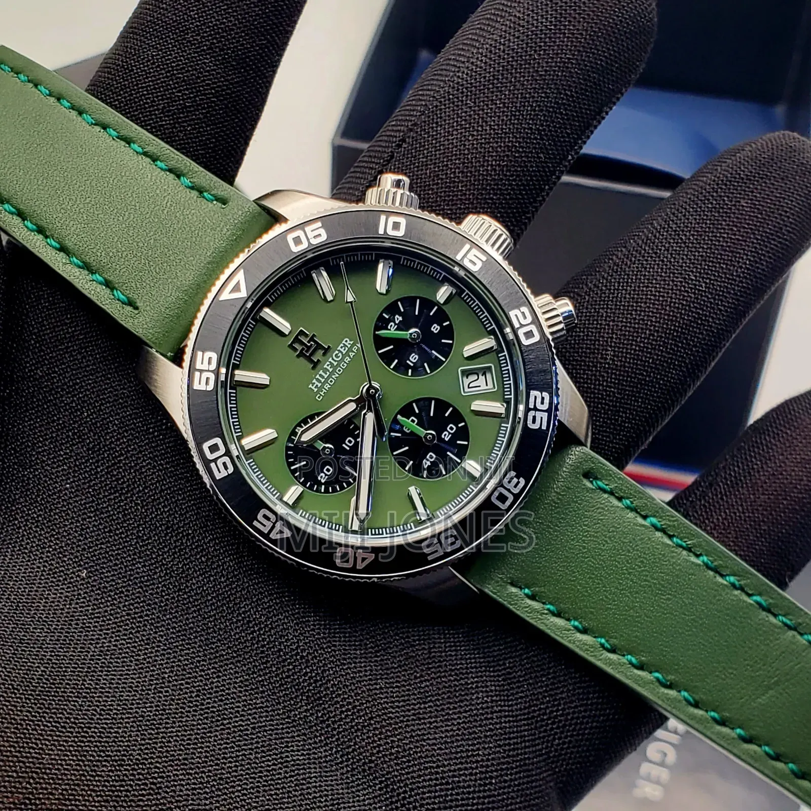 TOMMY HILFIGER Unisex Leather Battery Watch -Chronograph Function*