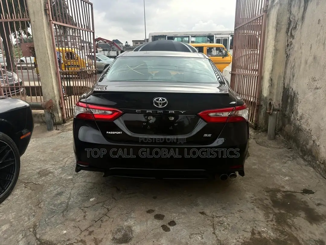 Toyota Camry SE FWD (2.5L 4cyl 8AM) 2018 Black