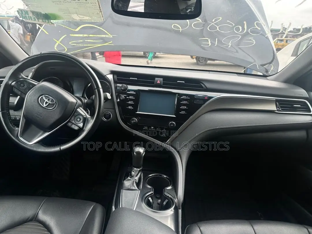 Toyota Camry SE FWD (2.5L 4cyl 8AM) 2018 Black