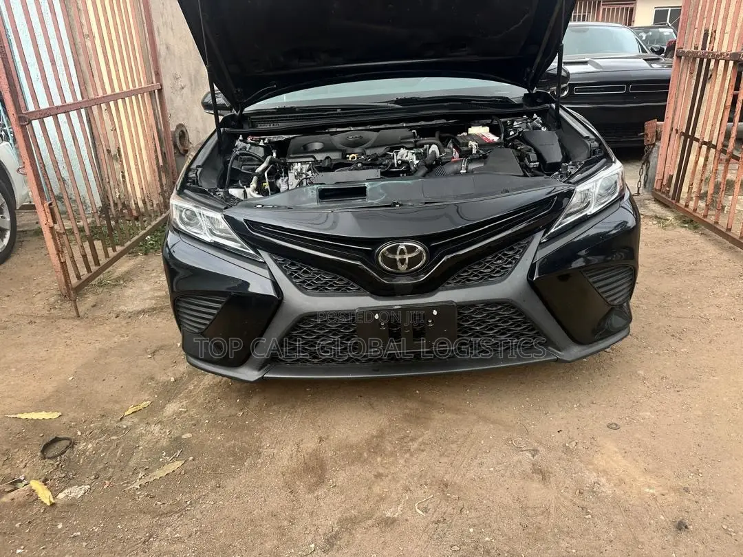 Toyota Camry SE FWD (2.5L 4cyl 8AM) 2018 Black