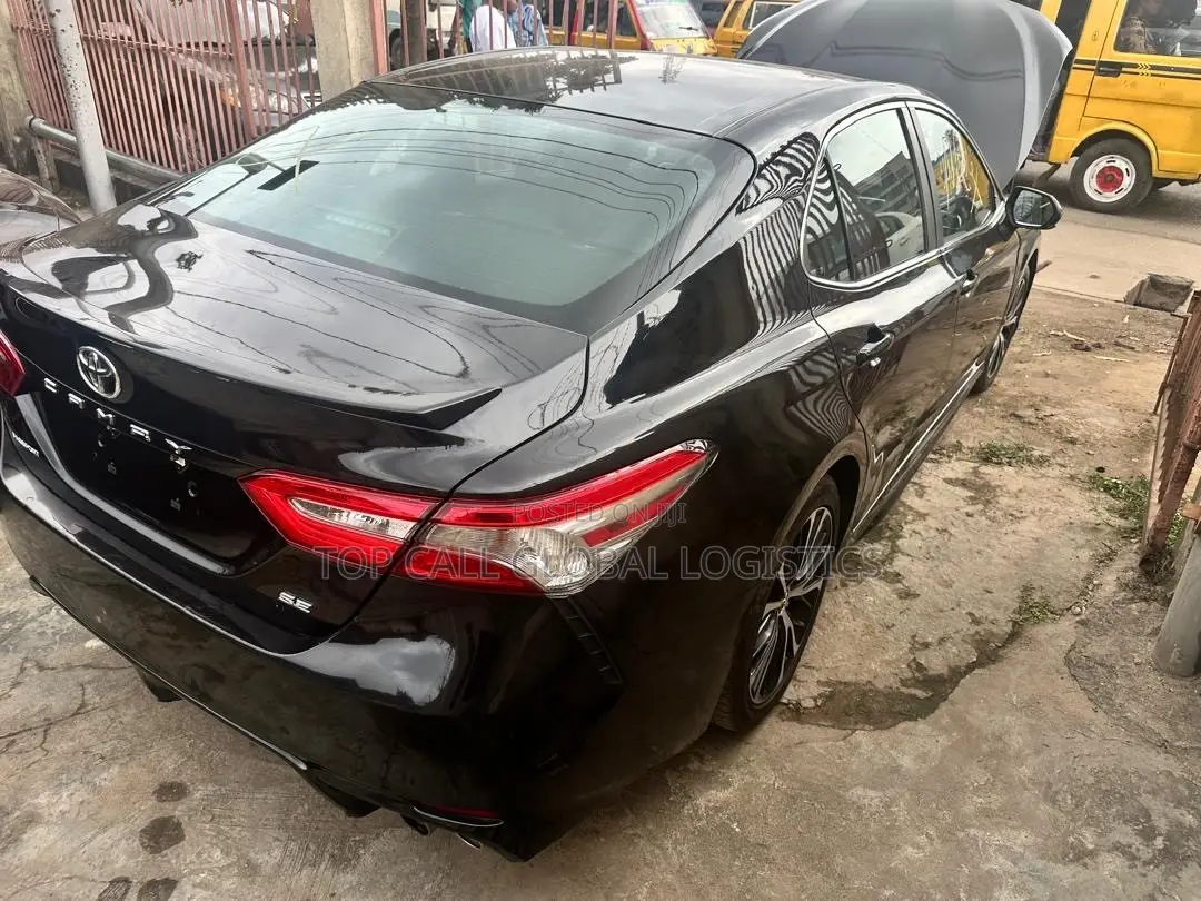 Toyota Camry SE FWD (2.5L 4cyl 8AM) 2018 Black
