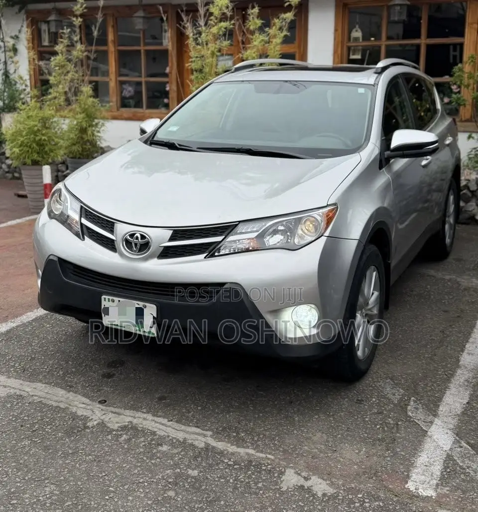 Toyota RAV4 Limited 4dr SUV AWD (2.5L 4cyl 6A) 2014 Silver