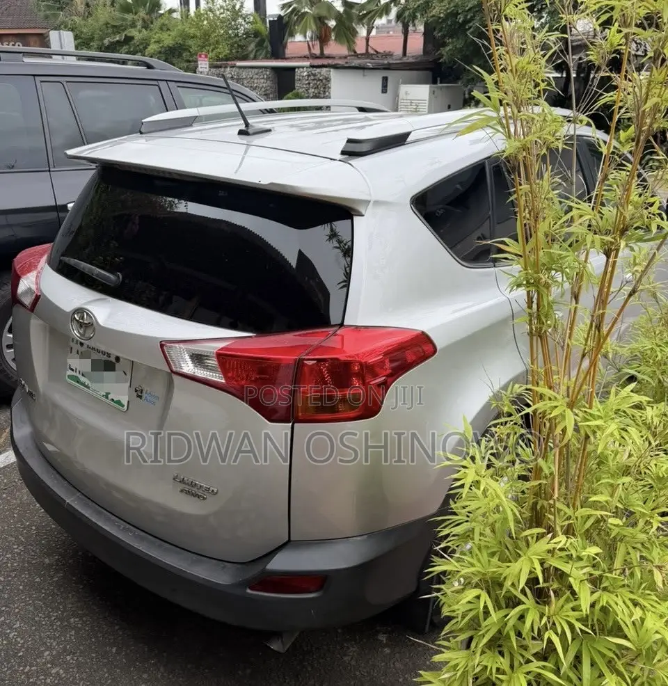 Toyota RAV4 Limited 4dr SUV AWD (2.5L 4cyl 6A) 2014 Silver