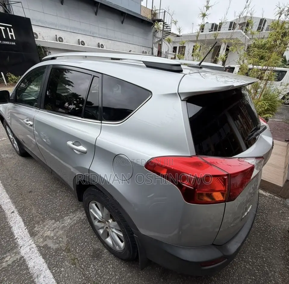 Toyota RAV4 Limited 4dr SUV AWD (2.5L 4cyl 6A) 2014 Silver