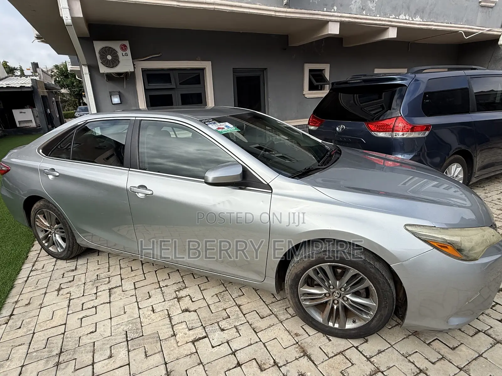 Toyota Camry SE 4dr Sedan (2.5L 4cyl 6A) 2017 Gray