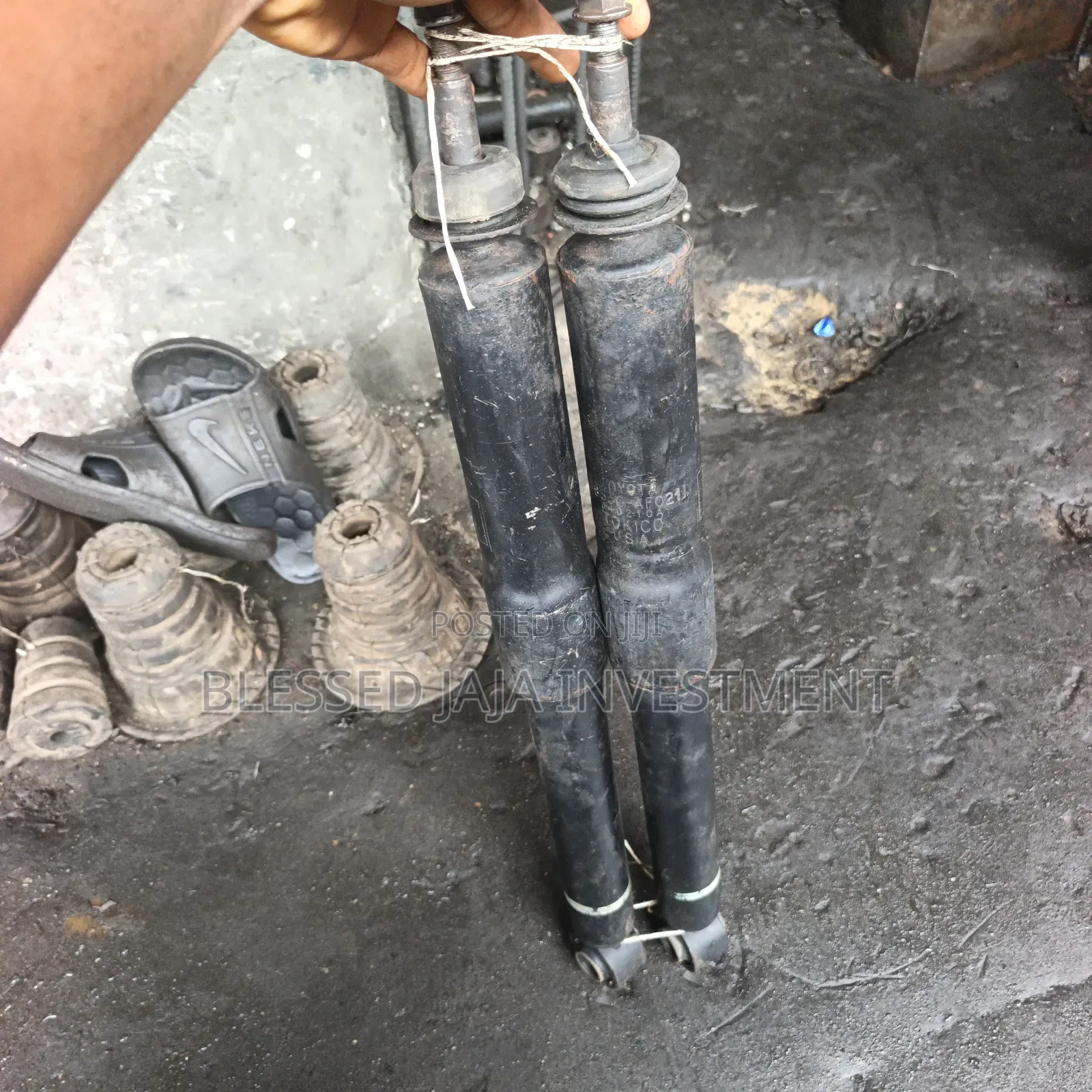 Back Shock Toyota Sequoia 1999/2006 Model