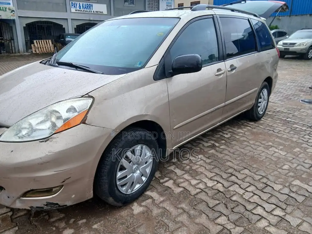 Toyota Sienna 2007 Gold