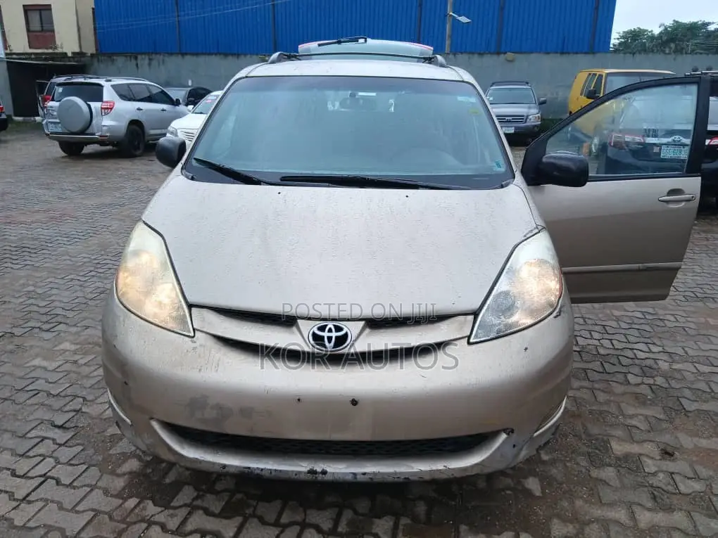 Toyota Sienna 2007 Gold