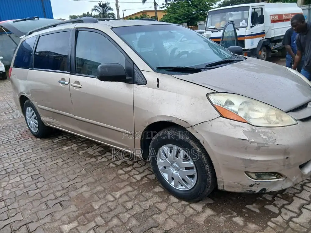 Toyota Sienna 2007 Gold