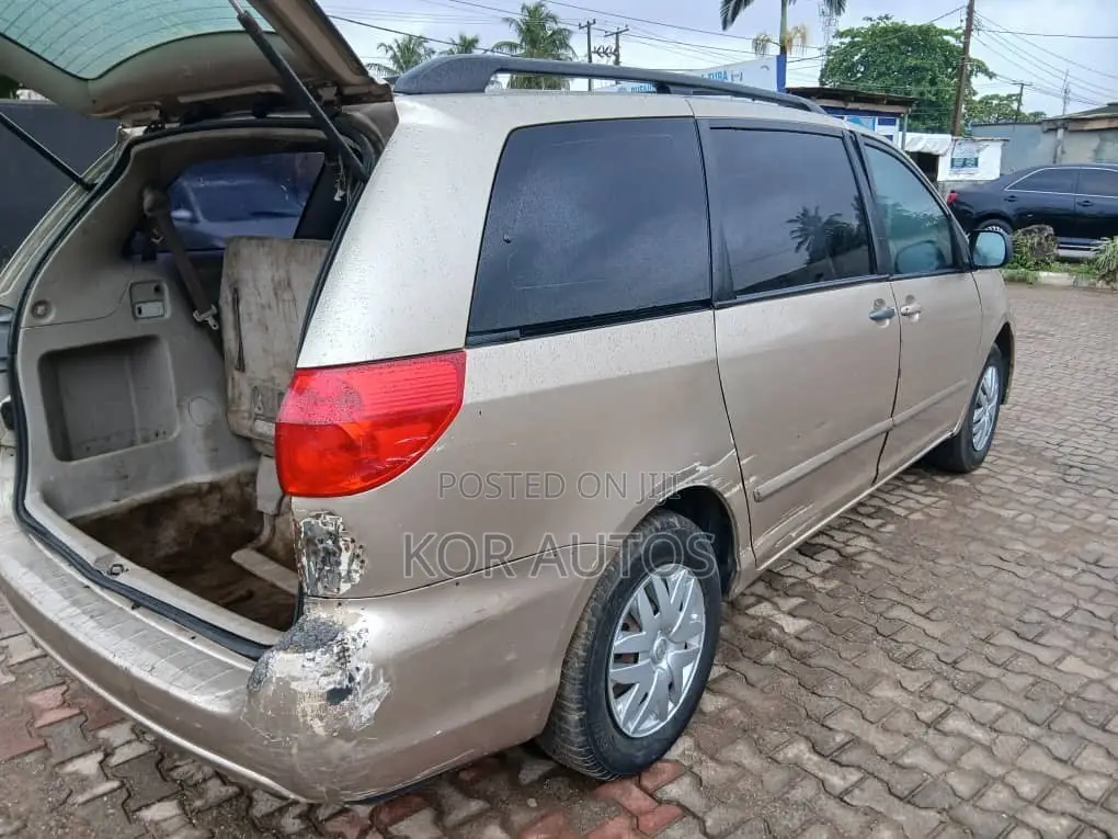 Toyota Sienna 2007 Gold