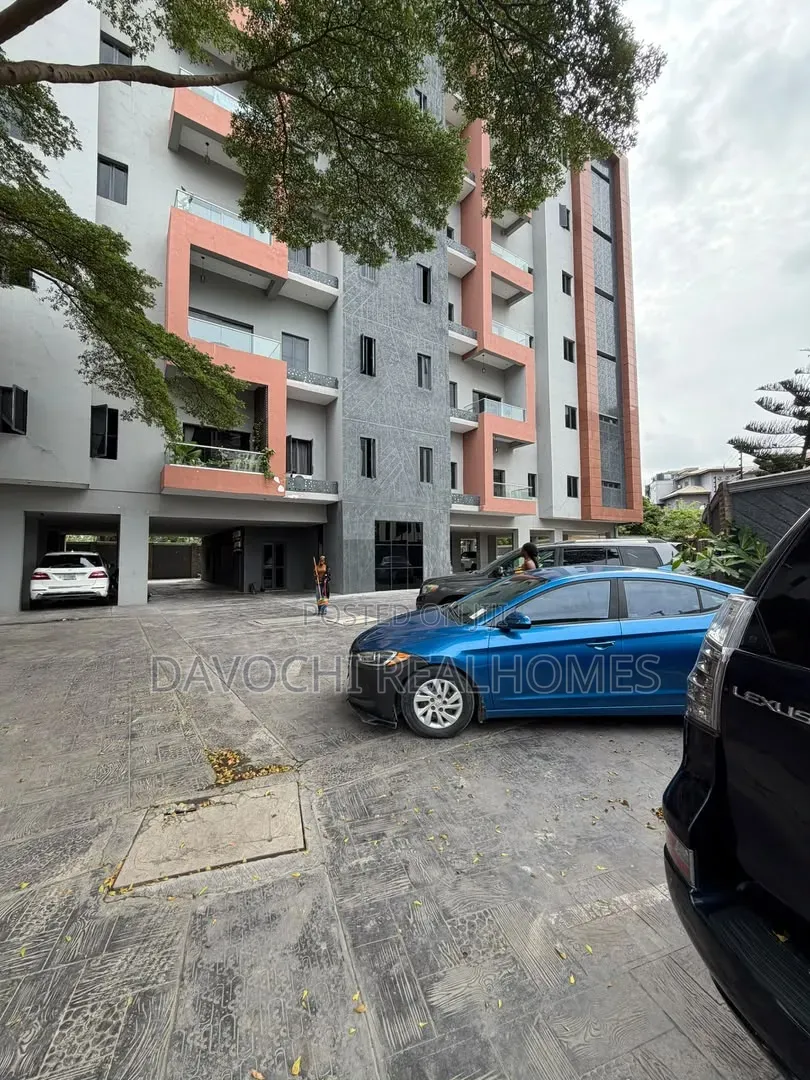 3bdrm Apartment in Adeola Odeku for rent