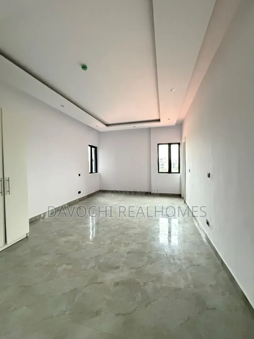 3bdrm Apartment in Adeola Odeku for rent