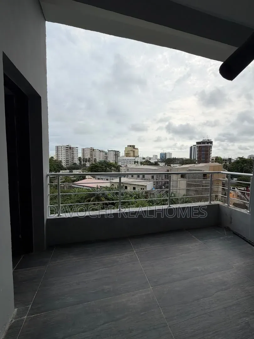 3bdrm Apartment in Adeola Odeku for rent