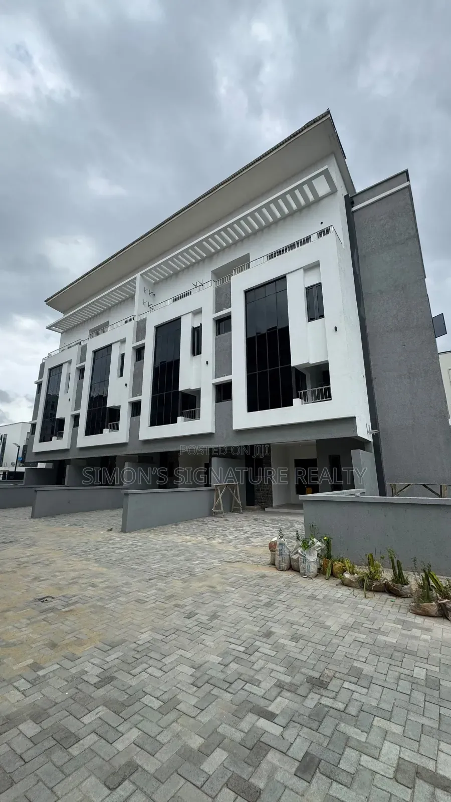 4bdrm Duplex in Lekki Phase 1 for rent