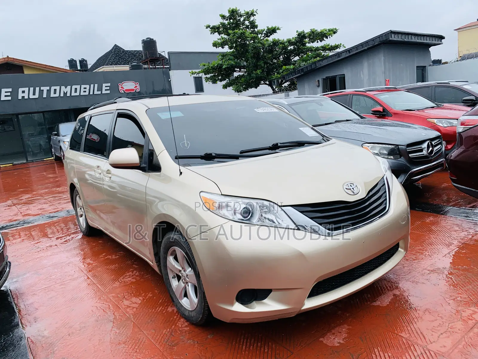 Toyota Sienna 2013 Gold