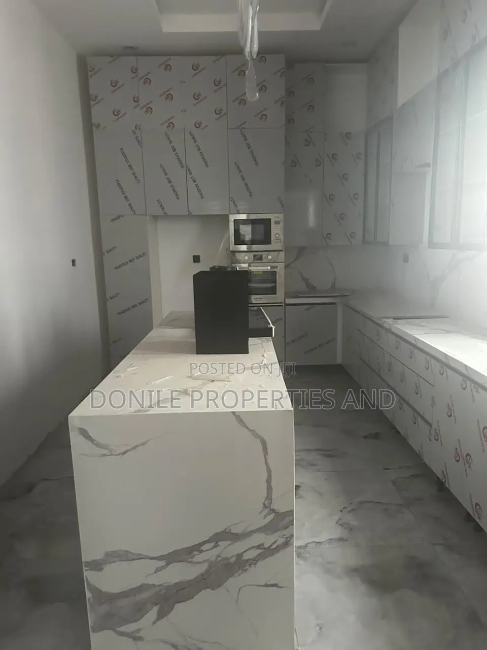 5bdrm Duplex in Osapa London for sale