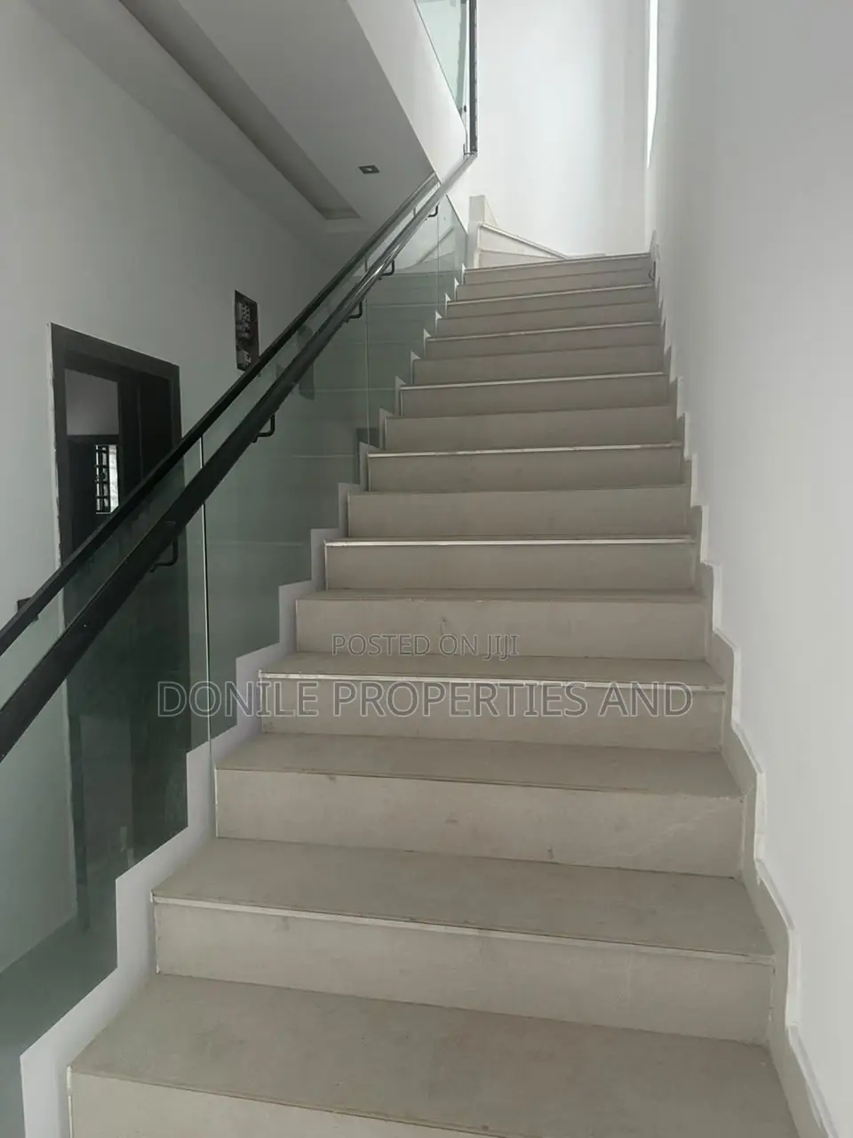 5bdrm Duplex in Osapa London for sale