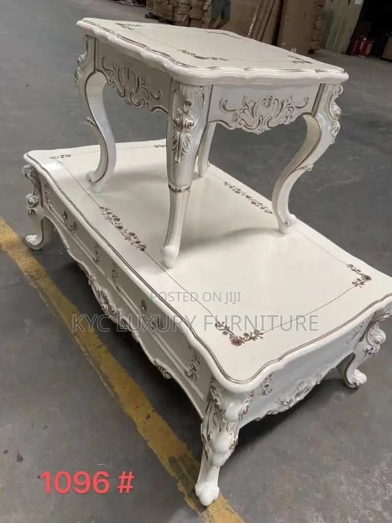 Royal Center Table With 2 Side Stools