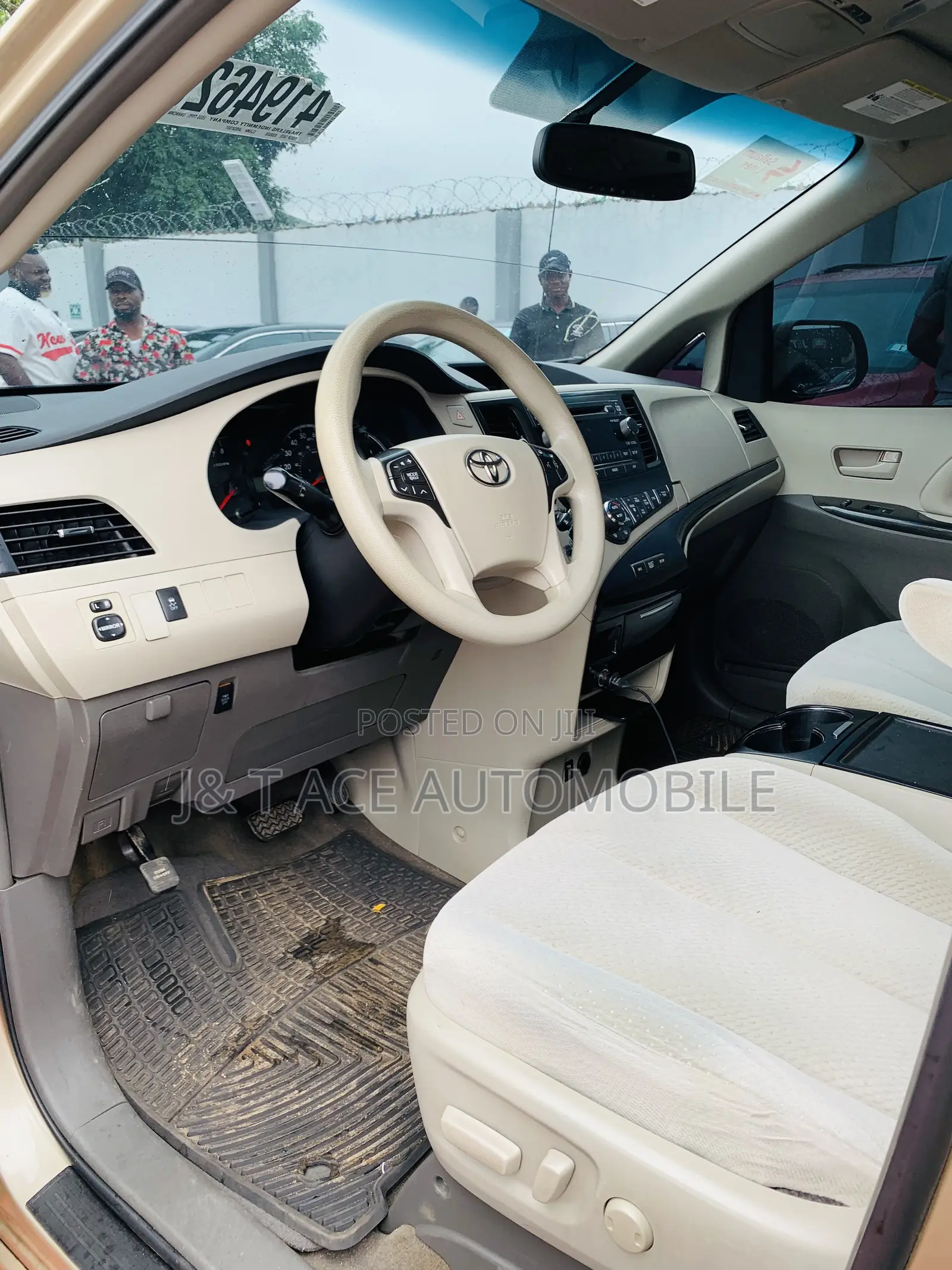 Toyota Sienna 2013 Gold