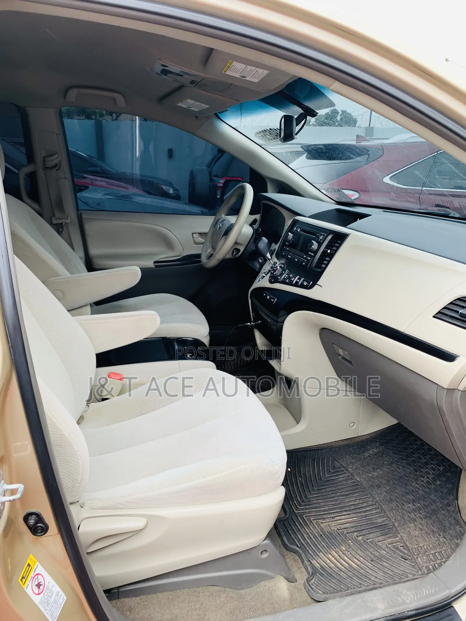 Toyota Sienna 2013 Gold