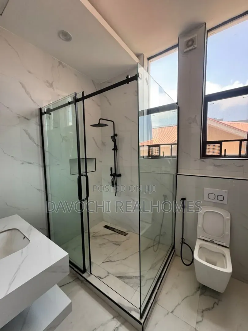 3bdrm Apartment in Lekki Phase 1 for rent