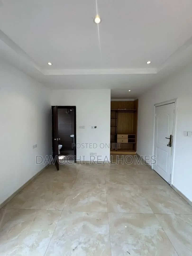 3bdrm Apartment in Lekki Phase 1 for rent