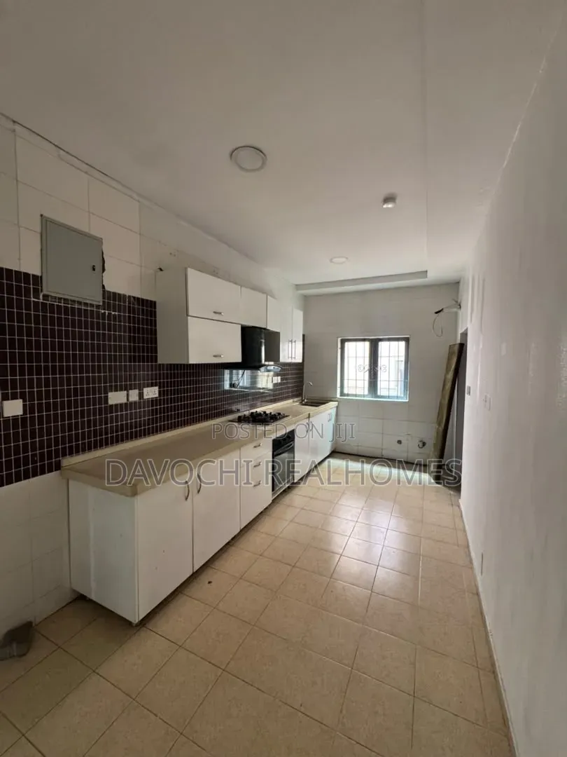 3bdrm Apartment in Lekki Phase 1 for rent