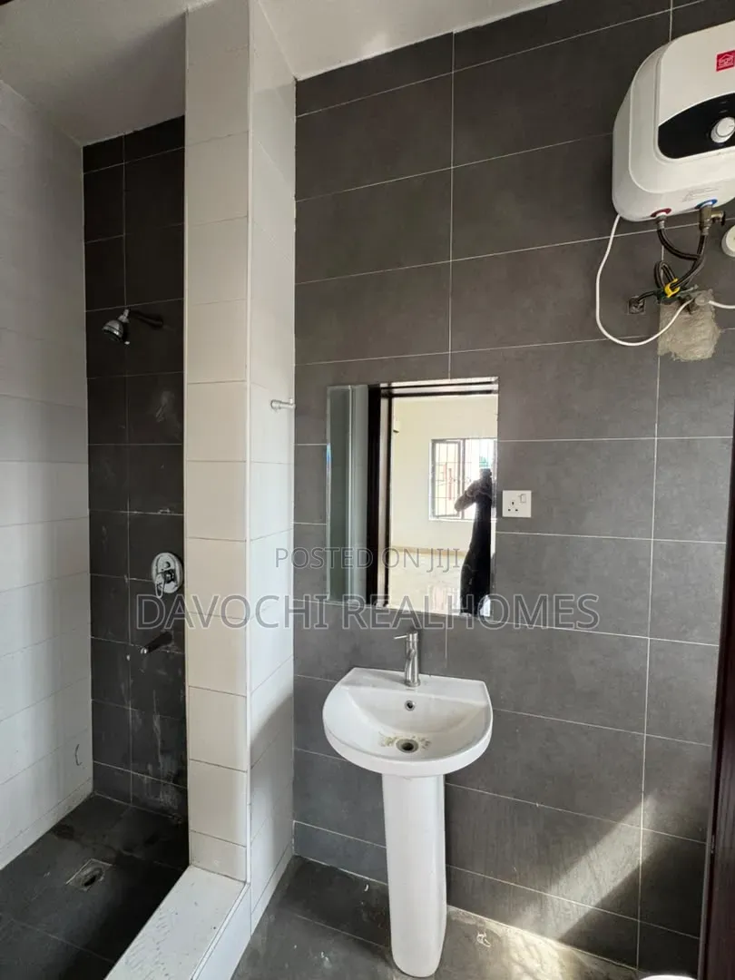 3bdrm Apartment in Lekki Phase 1 for rent