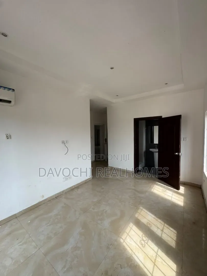 3bdrm Apartment in Lekki Phase 1 for rent