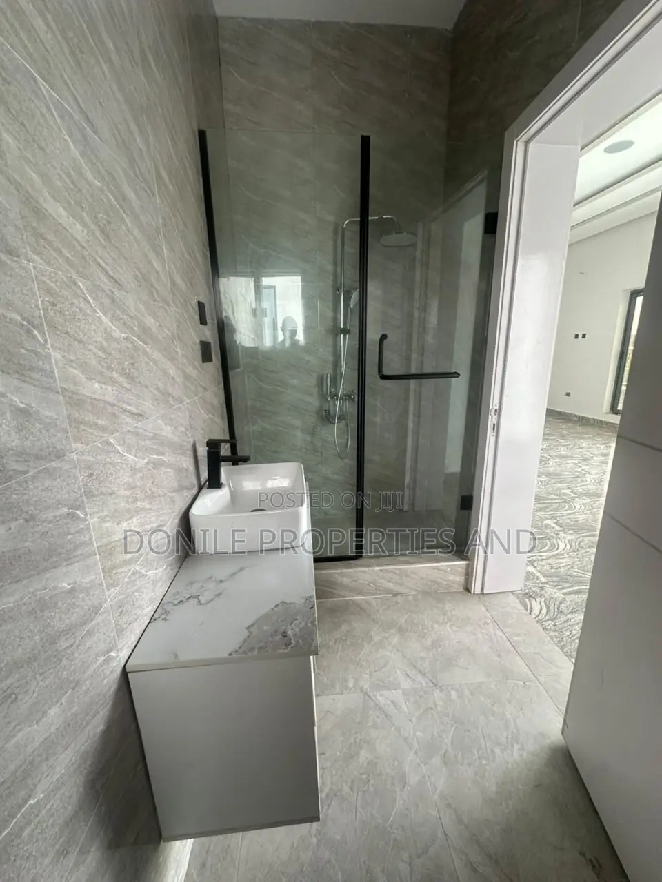 5bdrm Duplex in Rigiona View Estate, Osapa london for sale