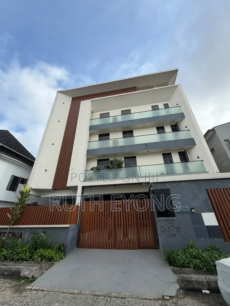 Furnished 2bdrm Apartment in ๐๐ธ๐ฎ๐๐ฒ, ๐๐ฒ๐ธ๐ธ๐ถ, Lekki Phase 1 for rent