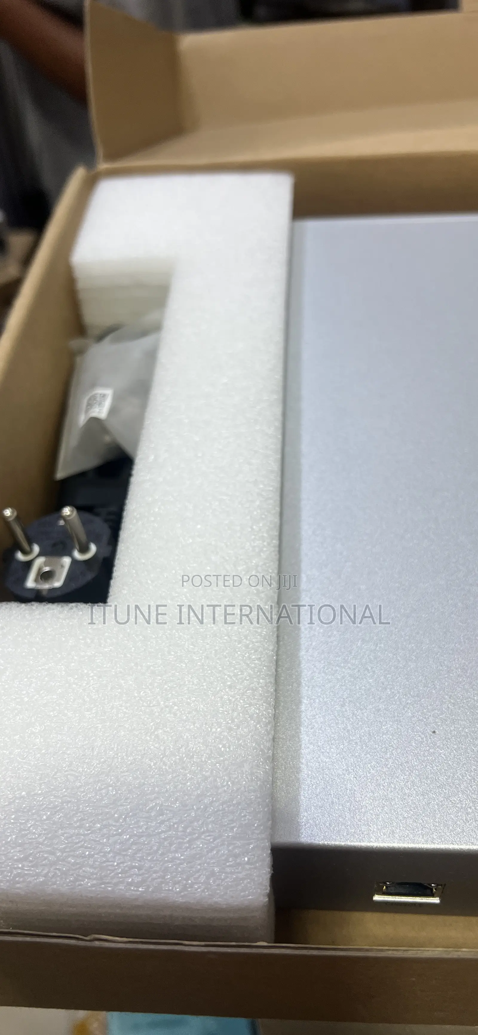 Ubiquiti UniFi Standard 24 PoE (Gen1) Switch.