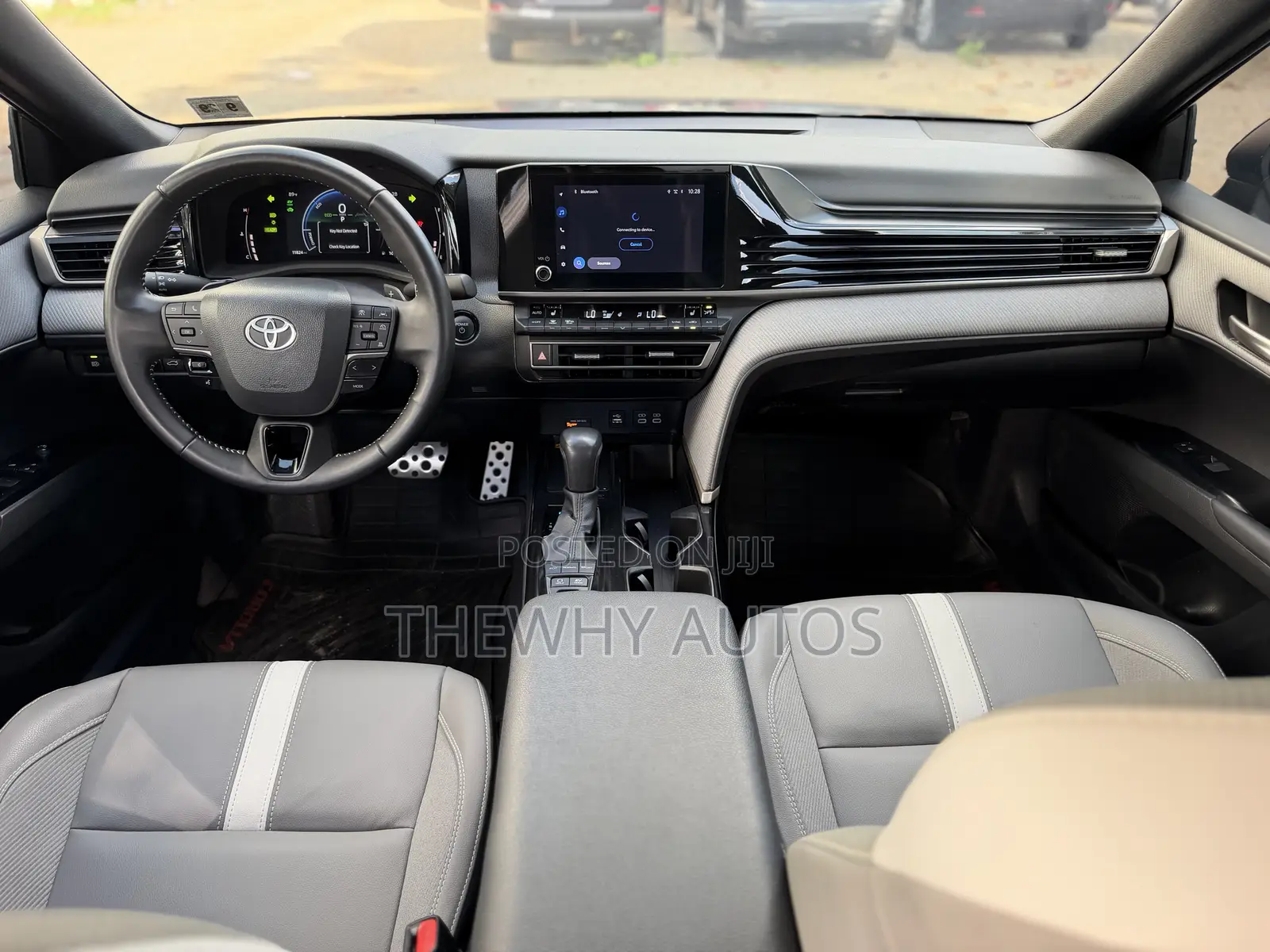 Toyota Camry SE 2025 Gray