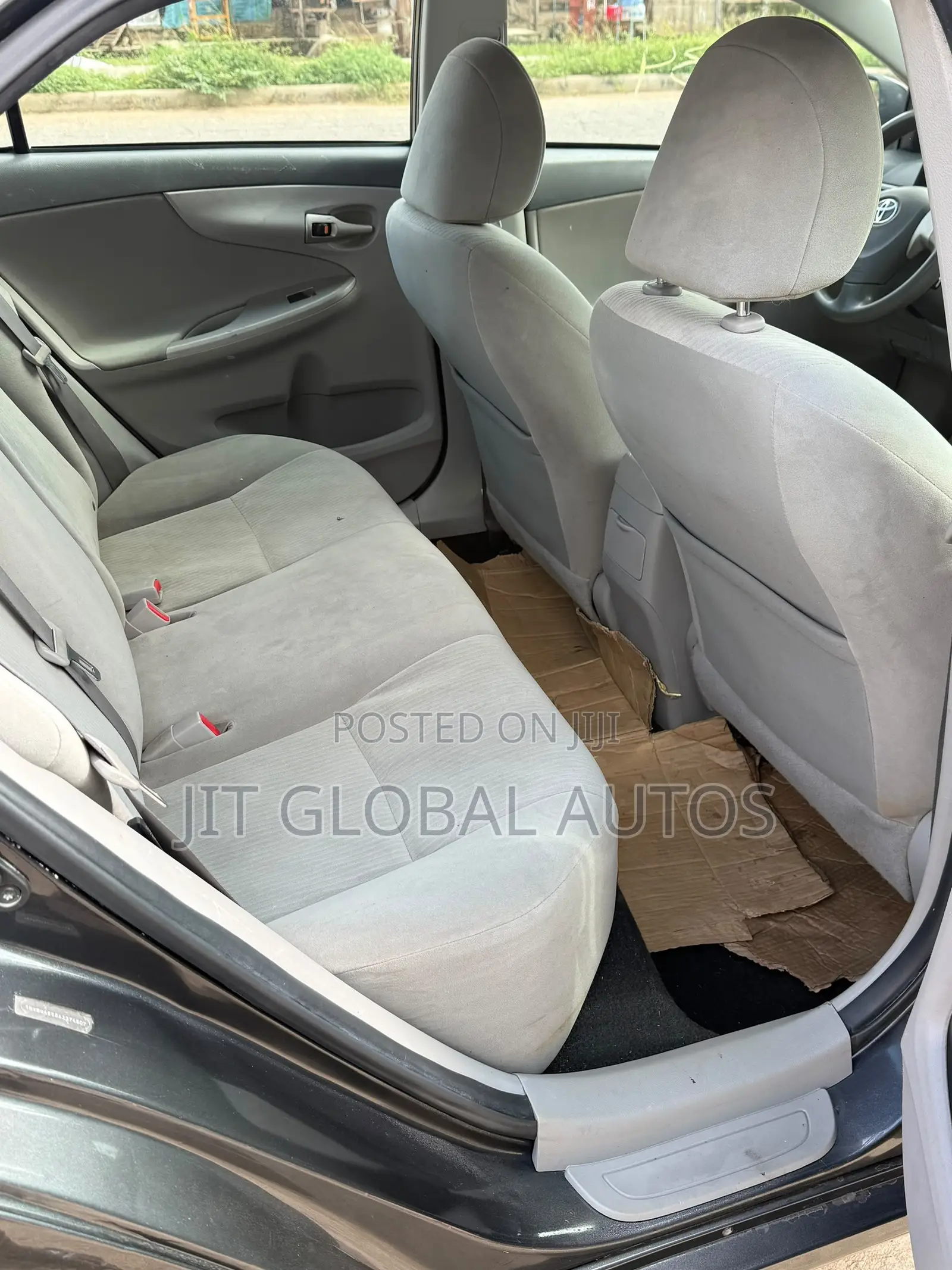 Toyota Corolla LE 4dr Sedan (1.8L 4cyl 4A) 2010 Gray