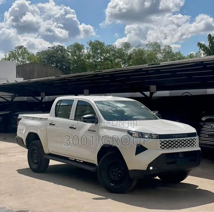 New Toyota Hilux 2026 White