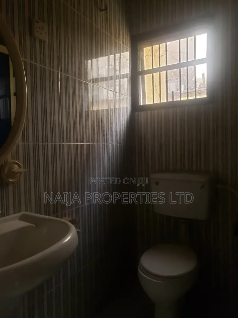 4bdrm Duplex in Omole Phase 2 for rent