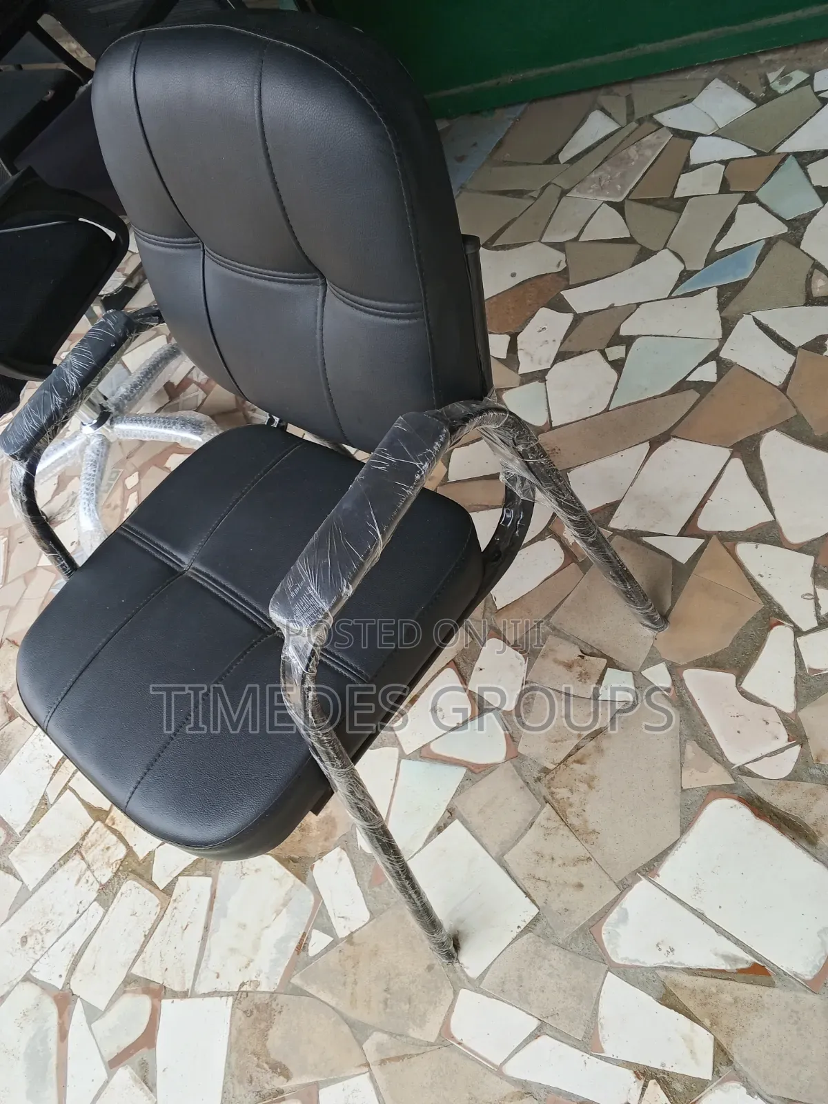 4 Lag Office Chair