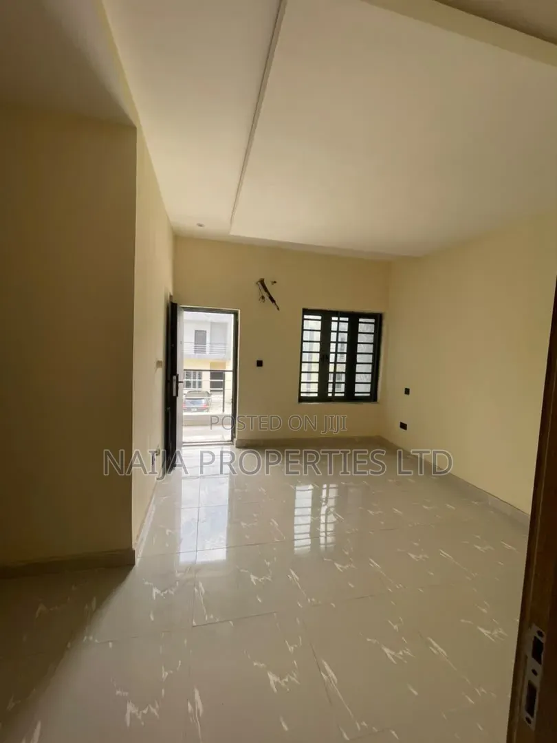 3bdrm Townhouse / Terrace in Abraham Adesanya for rent