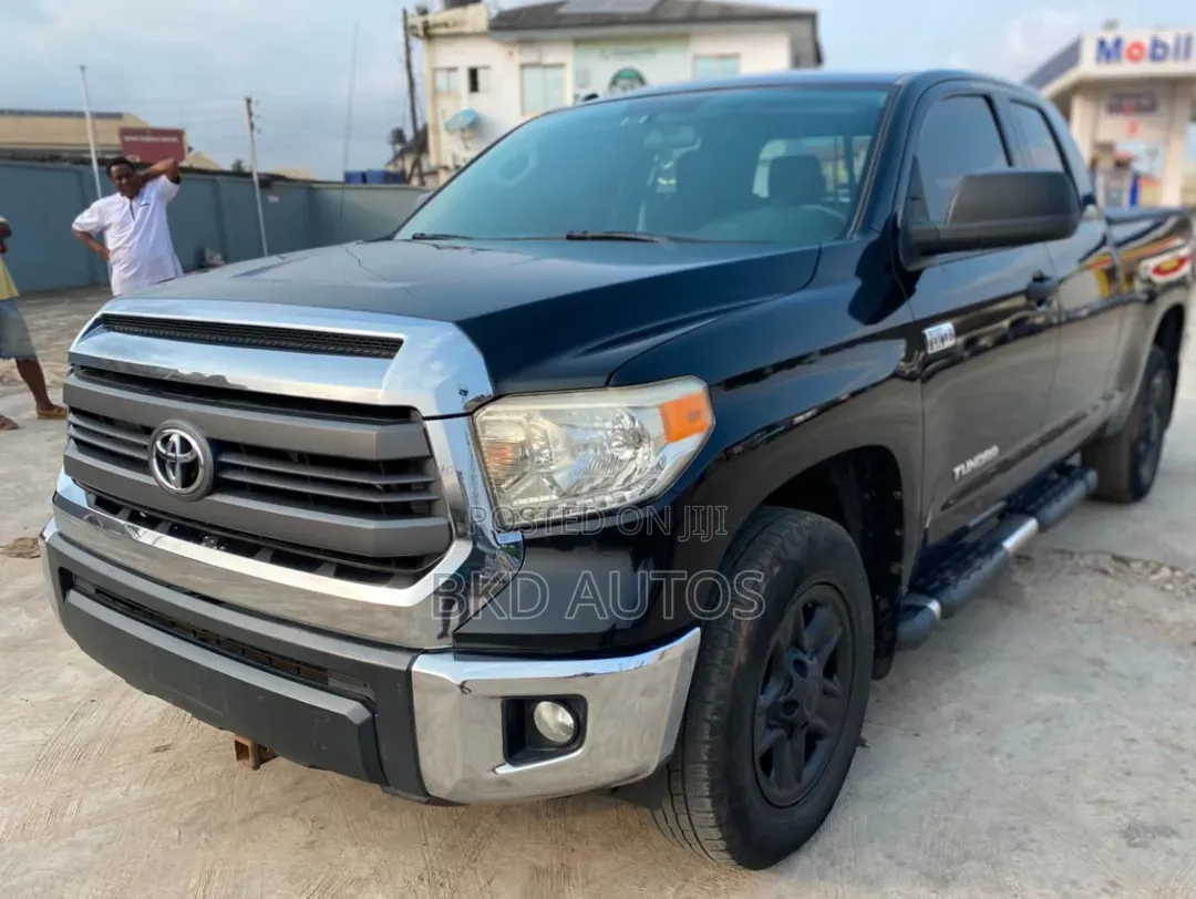 Toyota Tundra 2016 Black